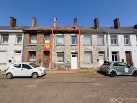 maison avec garage et jardin - ruisseau au bout du jardin