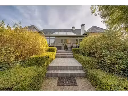 villa dans un écrin de luxe et de confort.
