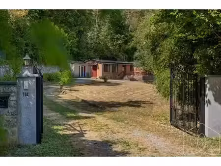 agréable bungalow sur terrain verdoyant avec vue sur meuse !