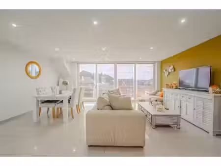 penthouse 2 chambres – spacieux & lumineux – peb b