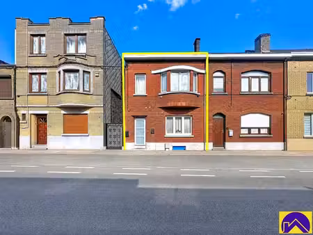 ensemble immobilier : maison composée de 2 apparts + garages