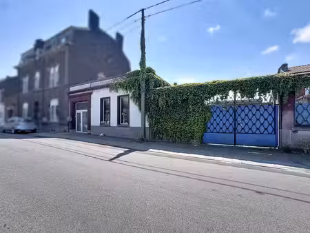 maison a usage commercial avec jardin et entreposage