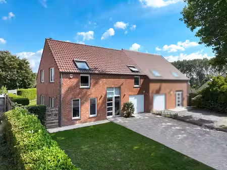 jolie maison 3 f récente avec beau jardin