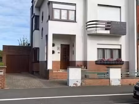 maison 3 façades avec garage non loin du centre de soignies