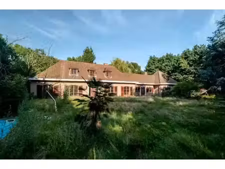 villa à rénover avec piscine - opportunité rare !