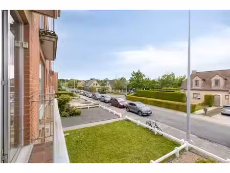 appartement de deux chambres avec garage à sint-kruis (bruge