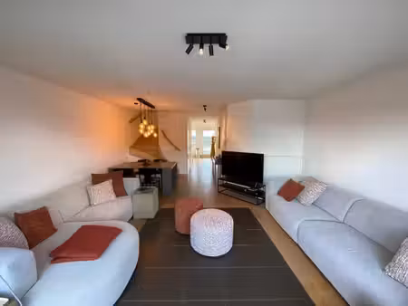 appartement en duplex avec 3 chambres à coucher complètes e