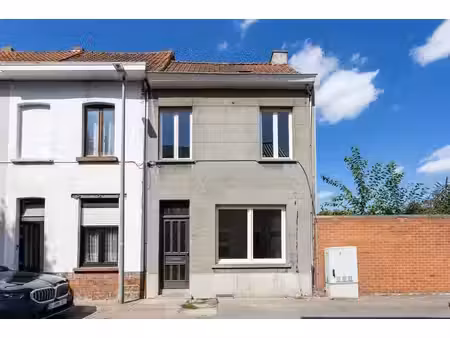 maison avec 3 chambres et de nombreuses possibilités à court