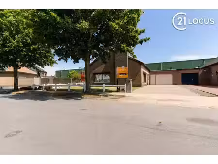 bungalow parfaitement entretenu avec jardin ensoleillé et be