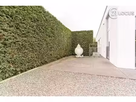 local commercial avec logement et 6 places de parking à vend