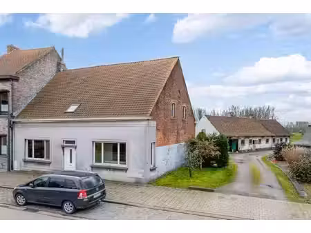 ferme authentique avec grande dépendance