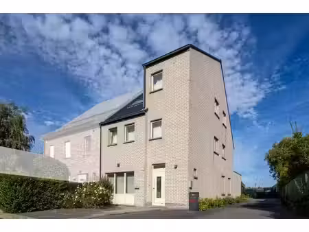 recente woning met 4 slaapkamers en ruime woonkamer in dr...