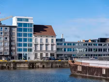 exclusief en lichtrijk appartement aan de nieuwe dokken –...