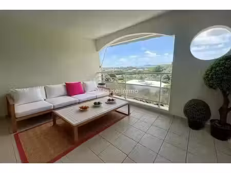 appartement t2 au dernier étage avec ascenseur  terrasse et vue mer