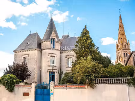 un château belle epoque  au cœur de parthenay