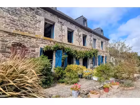 maison de caractère en pierres avec terrain et un bois en bord de blavet