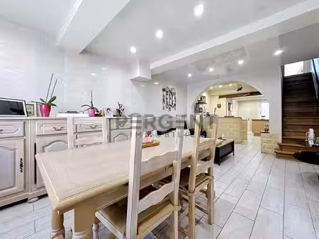 maison de 148 m2 mitoyenne 2 côtes avec garage et jardin