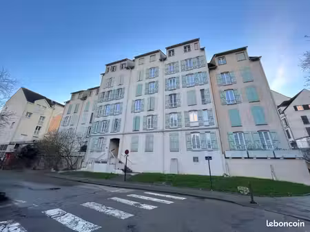 appartement de 3 pièces principales dans bonne résidence
