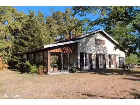 très belle maison avec grand jardin
