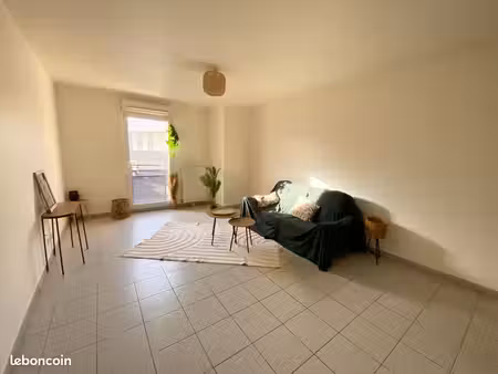 studio de 32m2 dans une résidence avec immeuble de standing et 1 place de parking