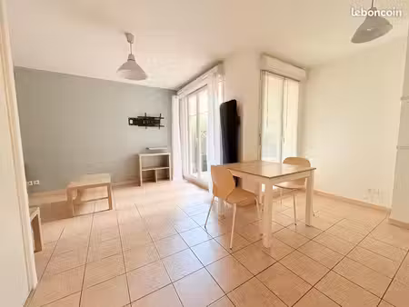 studio 1 pièce 32 m²