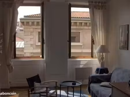 superbe 2p meublé 52m² vieux lyon sans vis à vis