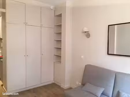 studette à louer . 92200 neuilly