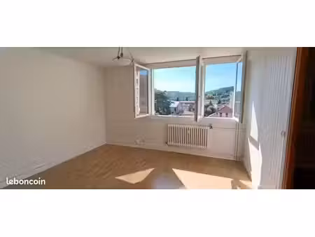 a louer. appartement t3 de 67 m2 entièrement rénové. centre ville de cahors