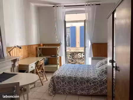 joli studio étudiant avec balcon donnant sur le coeur de la bastide