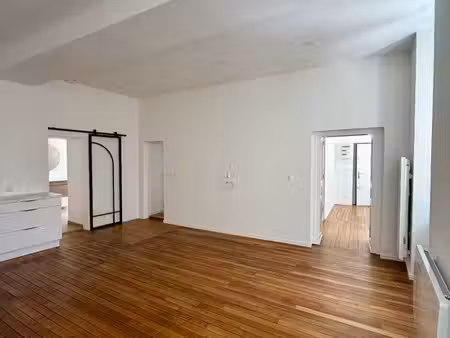 grand t2 meublé de caractère – 56 m² – hyper-centre de dijon