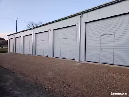 location de garage  box pour voiture  van  camping-car  caravan  voiture classique  voitur