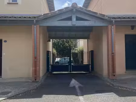 place de parking couverte