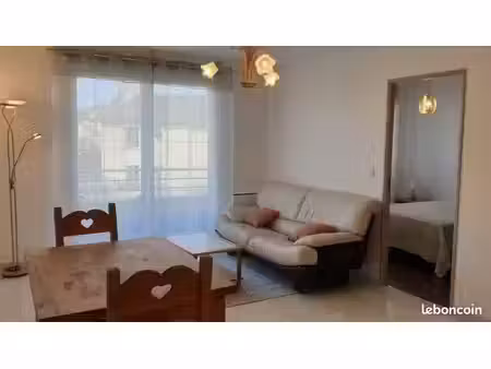 deux pièces meublés  lumineux et calme avec balcon