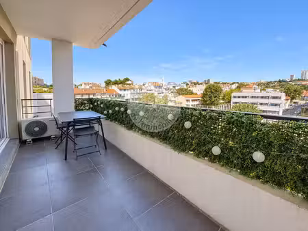 saint louis : type 2 moderne avec terrasse a la vue degagee