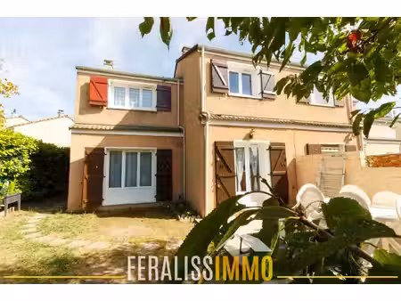 agréable maison avec 3 spacieuses chambres à l'étage