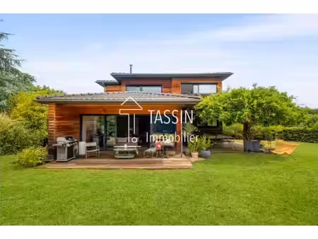 tassin - villa d'architecte au cœur d'un écrin de verdure