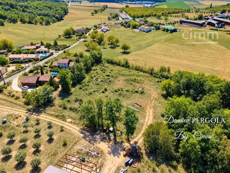 terrain constructible de 1 943 m² dans un environnement privilégié aux portes de montignac