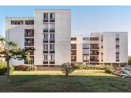 location appartement 3 pièces 57 m² à fréjus (83600)