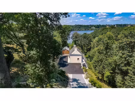 jugon - vue sur lac - une maison  superbe  pensée comme un bateau