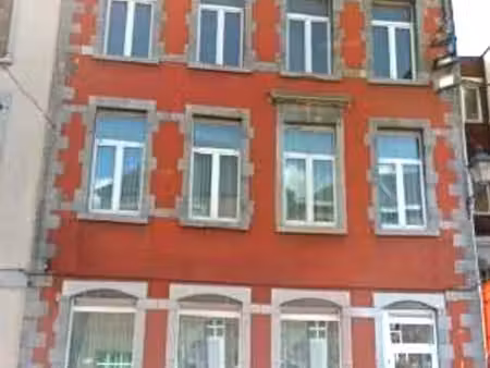 3 apparts (895€+70€ou90€) et une coloc 3 chambres (600€+40€)