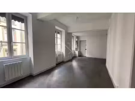 t3 rénové de 57 m² - rue sainte hélène lyon 2ème