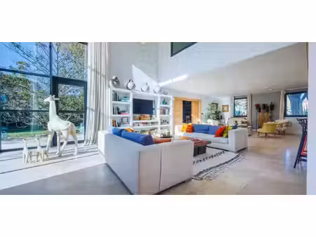 propriété avec piscine et jardin cabries (13)
