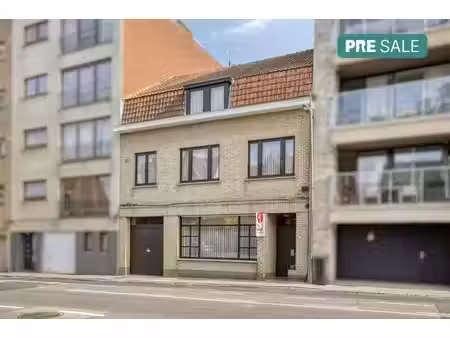 maison spacieuse à ypres avec jardin urbain et garage intéri
