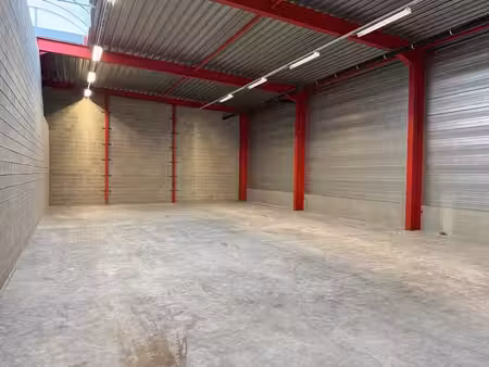 location entrepôt sécurisé avec grande hauteur sous poutre