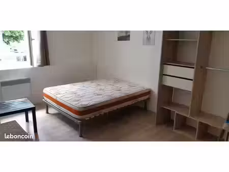 grand studio 26m2 à louer rue caponière bus direct campus 1