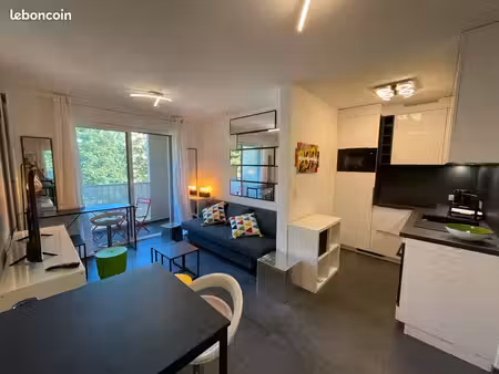 très beau studio 25m2  situé 24 chemin de la colline   meublé et équipé
