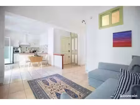 location longue durée | appartement à céret (climatisé)