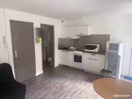 appartement t1 hyper centre laval 25m2
