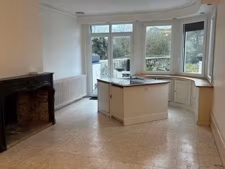 appartement duplex de 70 m² avec grande terrasse et vue sur la boulogne – disponible le 1e