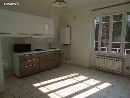 t1 - 32 m2 la doua / insa - villeurbanne